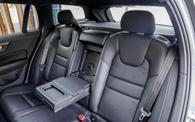 Volvo V60 cena 98900 przebieg: 157000, rok produkcji 2019 z Zalewo małe 781